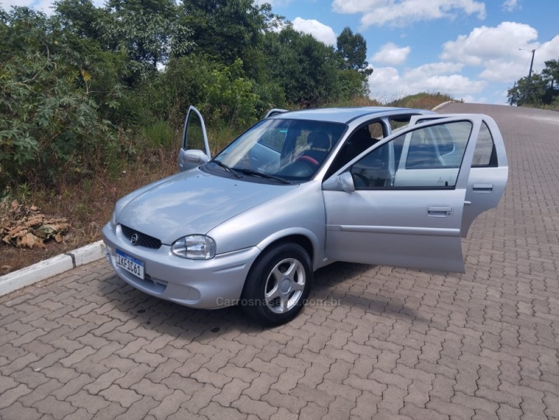 CORSA 1.0 MPFI MILENIUM 8V GASOLINA 4P MANUAL - 2002 - BOM PRINCíPIO