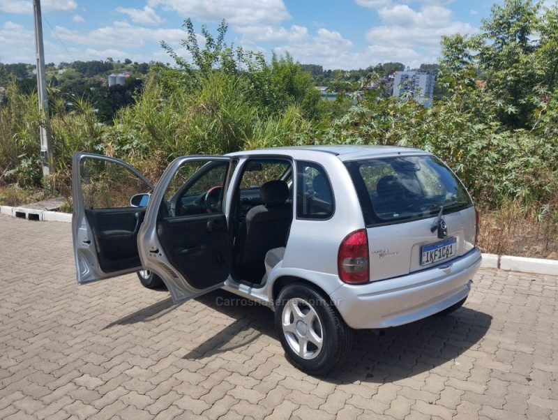 CORSA 1.0 MPFI MILENIUM 8V GASOLINA 4P MANUAL - 2002 - BOM PRINCíPIO