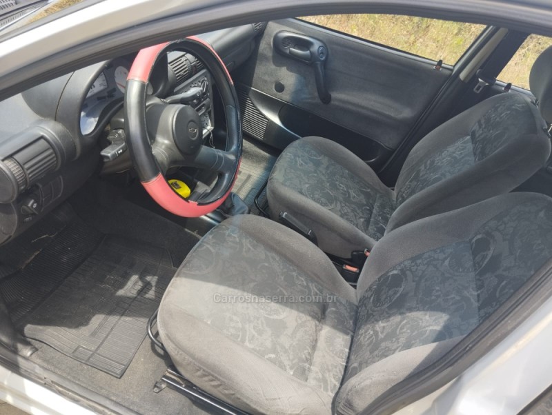 CORSA 1.0 MPFI MILENIUM 8V GASOLINA 4P MANUAL - 2002 - BOM PRINCíPIO