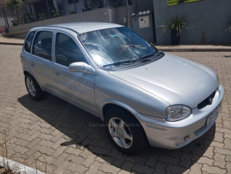 CORSA 1.0 MPFI MILENIUM 8V GASOLINA 4P MANUAL - 2002 - BOM PRINCíPIO