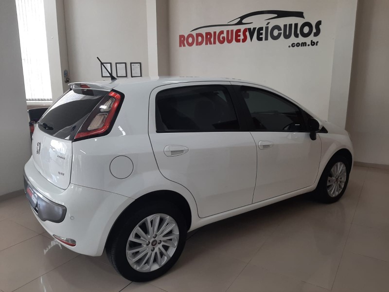 PUNTO 1.6 ESSENCE 16V FLEX 4P MANUAL - 2016 - CAXIAS DO SUL