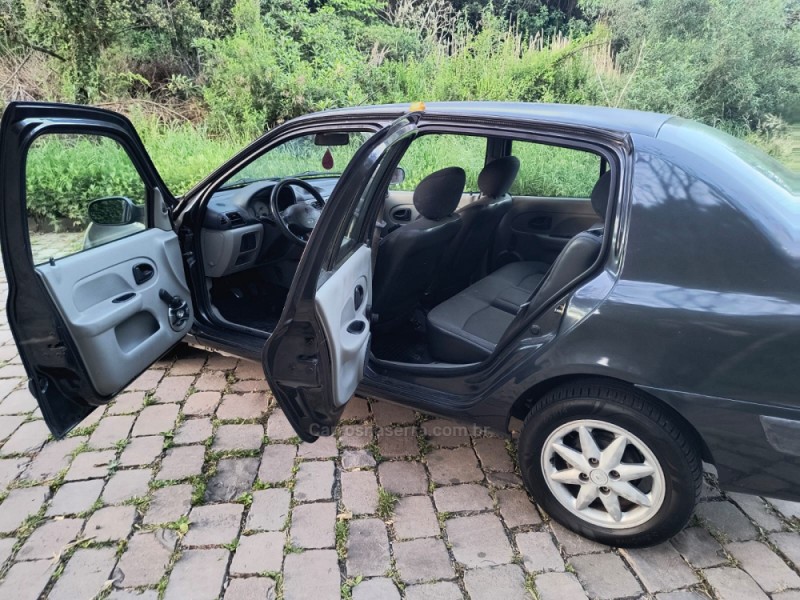 CLIO 1.0 AUTHENTIQUE SEDAN 16V GASOLINA 4P MANUAL - 2005 - CAXIAS DO SUL