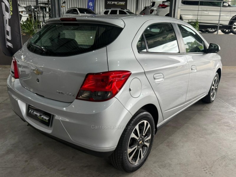 ONIX 1.4 MPFI LTZ 8V FLEX 4P MANUAL - 2015 - CAMPO BOM