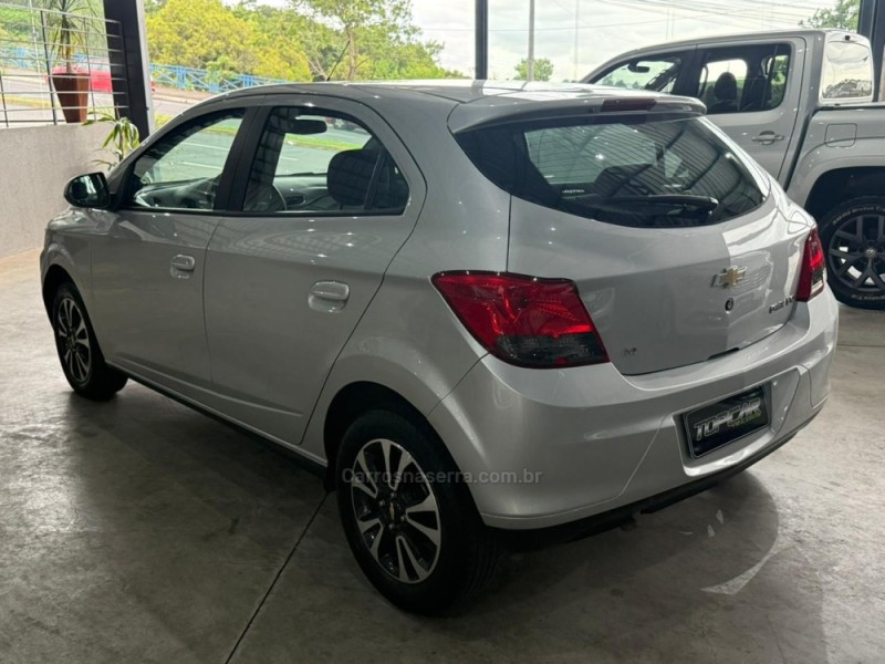 ONIX 1.4 MPFI LTZ 8V FLEX 4P MANUAL - 2015 - CAMPO BOM