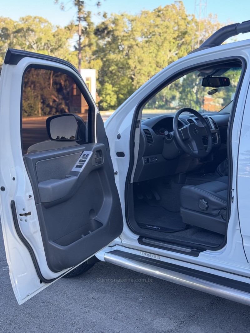 FRONTIER 2.5 LE 4X4 CD TURBO ELETRONIC DIESEL 4P MANUAL - 2012 - CAXIAS DO SUL
