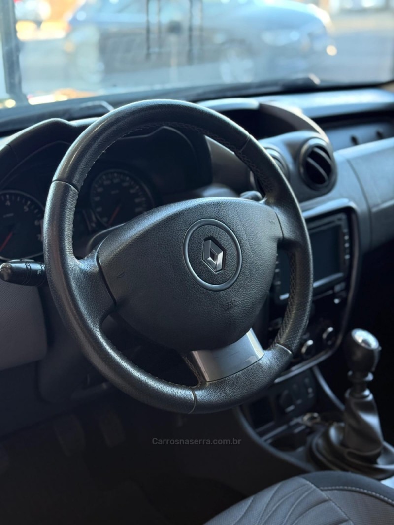 DUSTER 1.6 TECH ROAD 4X2 16V FLEX 4P MANUAL - 2014 - SANTA CRUZ DO SUL