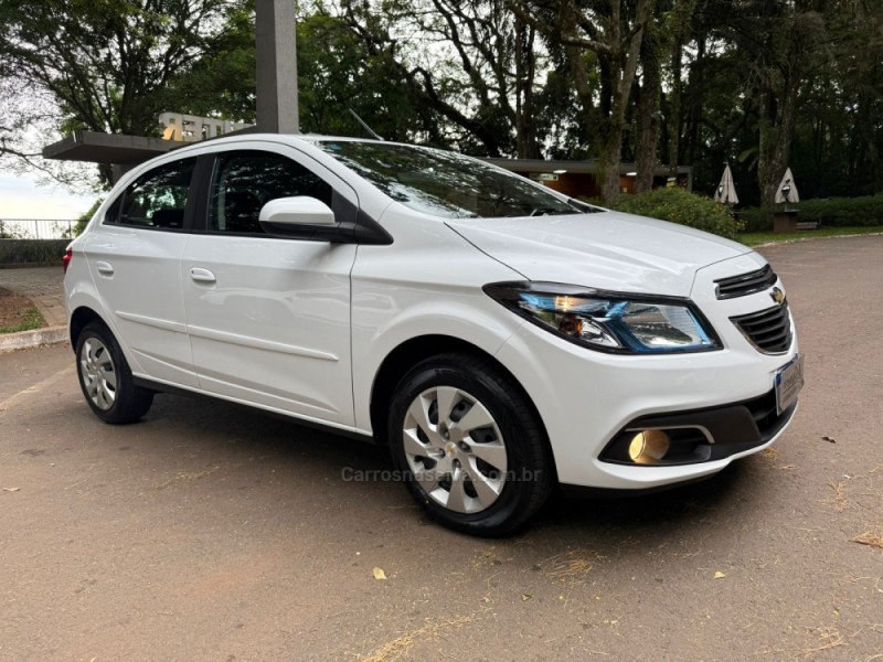 ONIX 1.4 MPFI LT 8V FLEX 4P MANUAL - 2015 - DOIS IRMãOS
