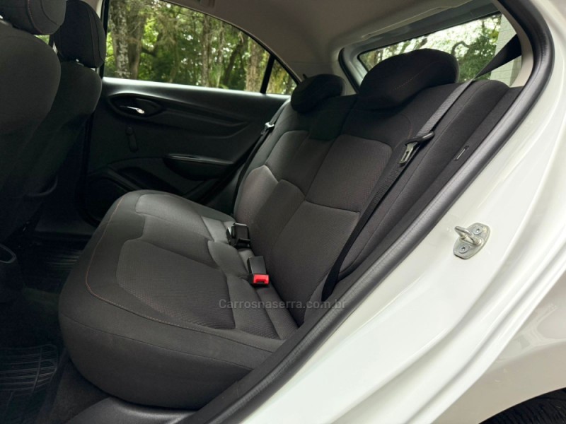 ONIX 1.4 MPFI LT 8V FLEX 4P MANUAL - 2015 - DOIS IRMãOS