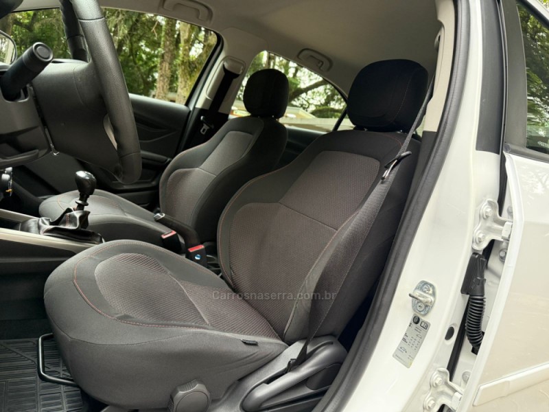 ONIX 1.4 MPFI LT 8V FLEX 4P MANUAL - 2015 - DOIS IRMãOS