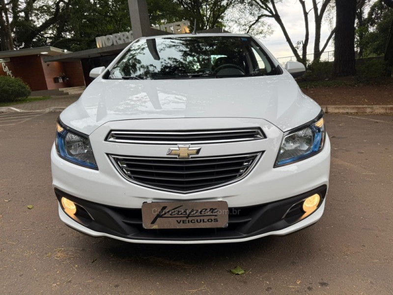 ONIX 1.4 MPFI LT 8V FLEX 4P MANUAL - 2015 - DOIS IRMãOS