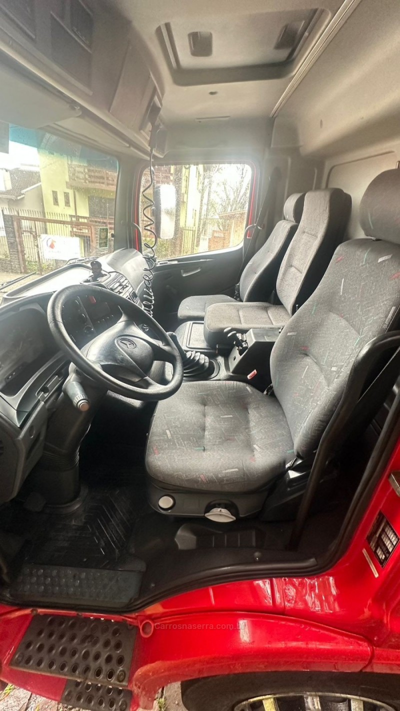 ATEGO 2425 3 EIXOS - 2010 - GARIBALDI