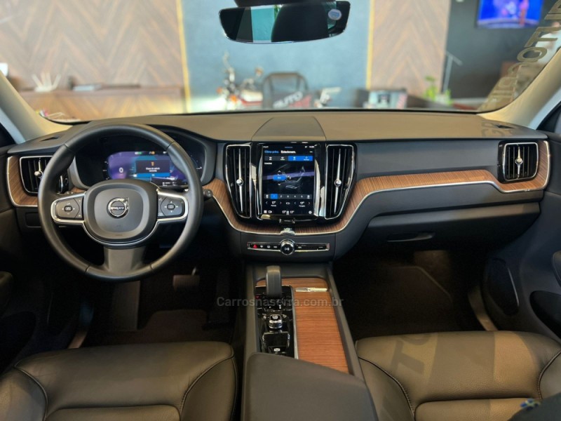 XC60 2.0 T8 RECHARGE PLUS AWD HIBRIDO 4P AUTOMÁTICO - 2023 - CAMPO BOM