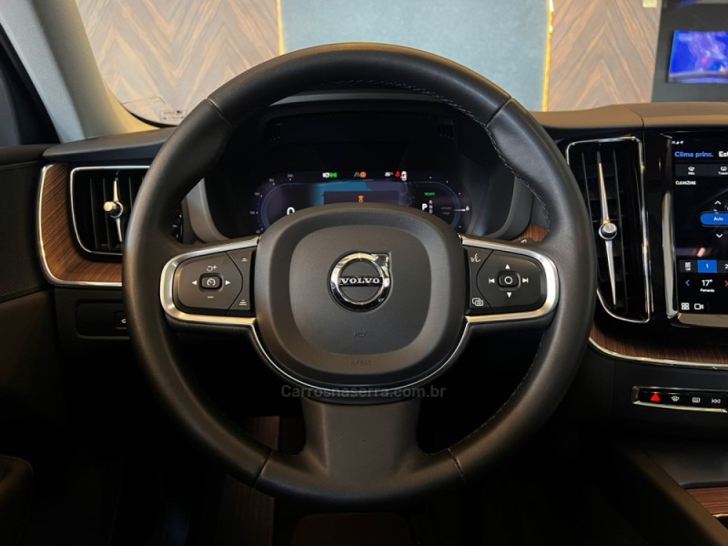 XC60 2.0 T8 RECHARGE PLUS AWD HIBRIDO 4P AUTOMÁTICO - 2023 - CAMPO BOM