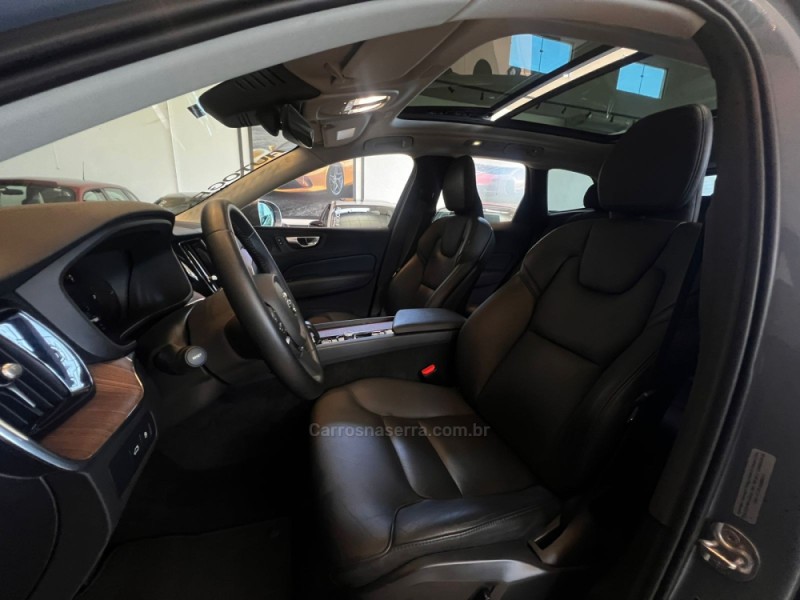 XC60 2.0 T8 RECHARGE PLUS AWD HIBRIDO 4P AUTOMÁTICO - 2023 - CAMPO BOM