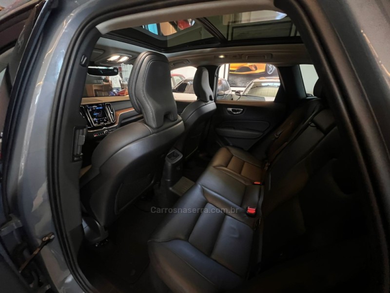 XC60 2.0 T8 RECHARGE PLUS AWD HIBRIDO 4P AUTOMÁTICO - 2023 - CAMPO BOM