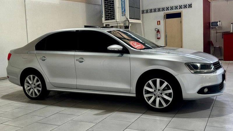 JETTA 2.0 COMFORTLINE FLEX 4P TIPTRONIC - 2014 - ESTâNCIA VELHA