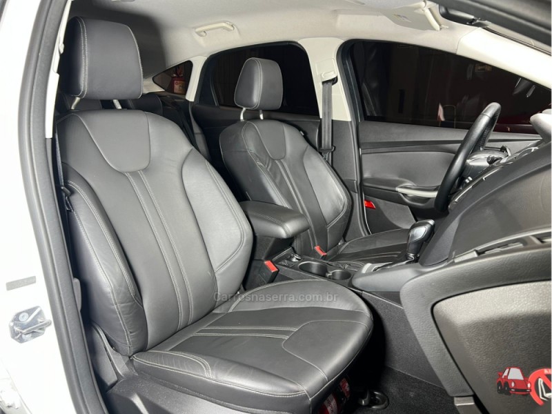 FOCUS 2.0 SE PLUS 16V FLEX 4P AUTOMÁTICO - 2015 - CAXIAS DO SUL