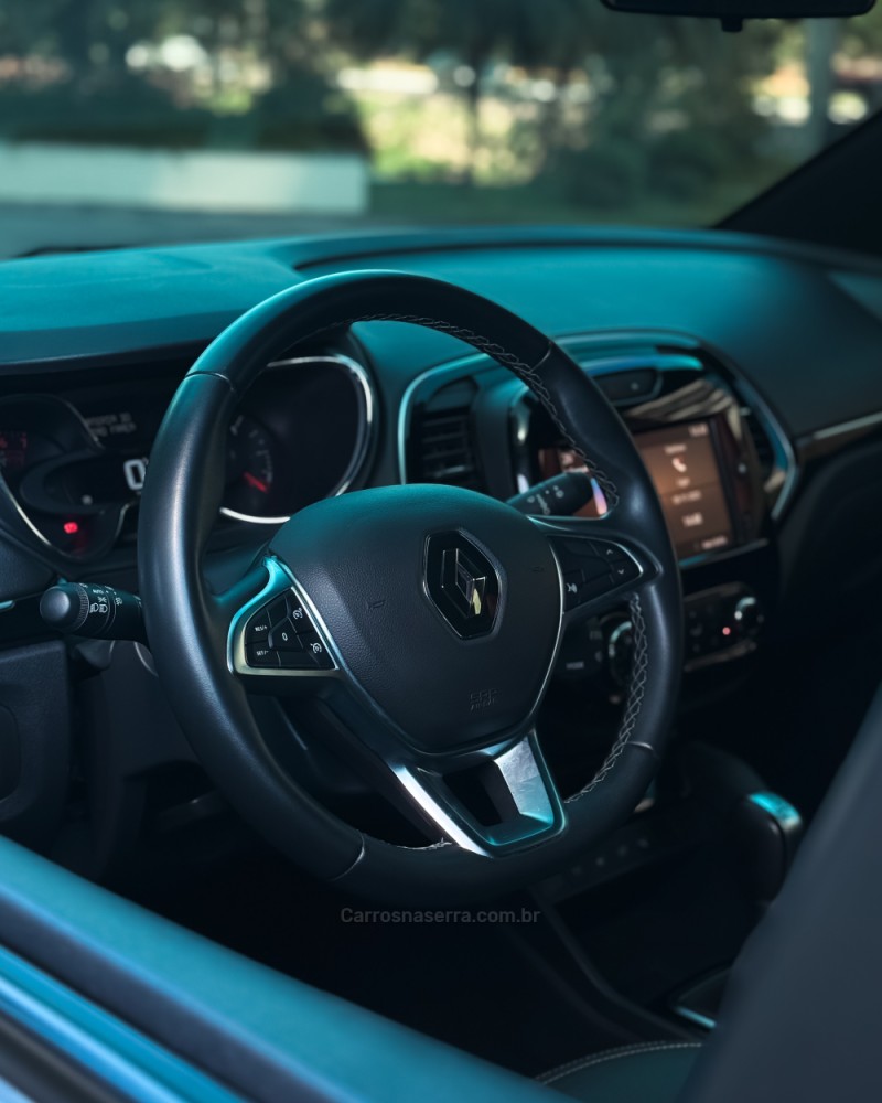 CAPTUR 1.3 INTENSE TURBO 16V FLEX 5P AUTOMÁTICO - 2022 - NOVO HAMBURGO