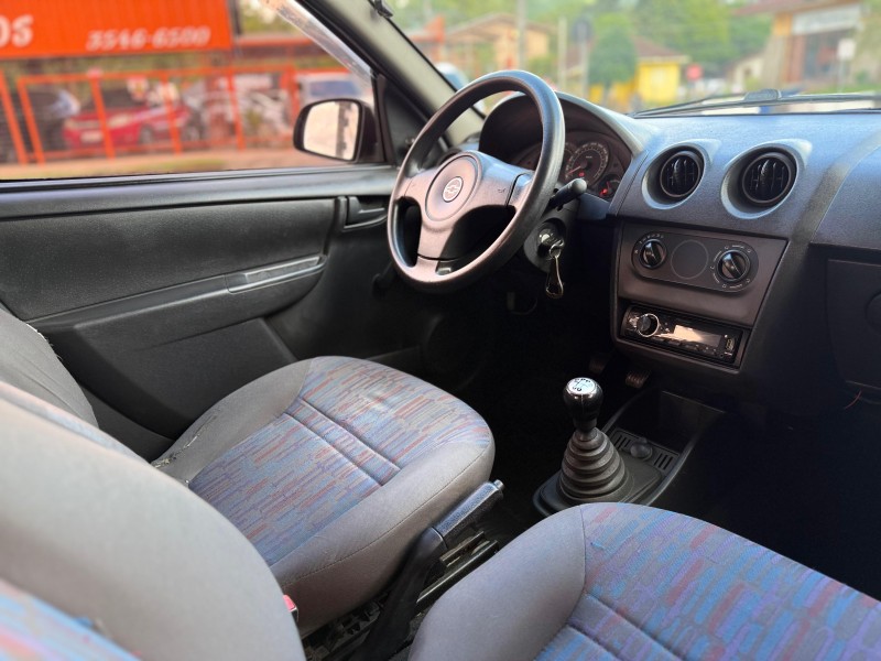 CELTA 1.0 MPFI LIFE 8V FLEX 2P MANUAL - 2010 - TRêS COROAS