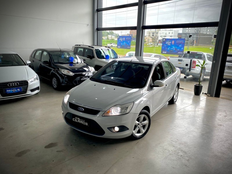 FOCUS 2.0 SE 16V FLEX 4P AUTOMÁTICO - 2011 - LAJEADO