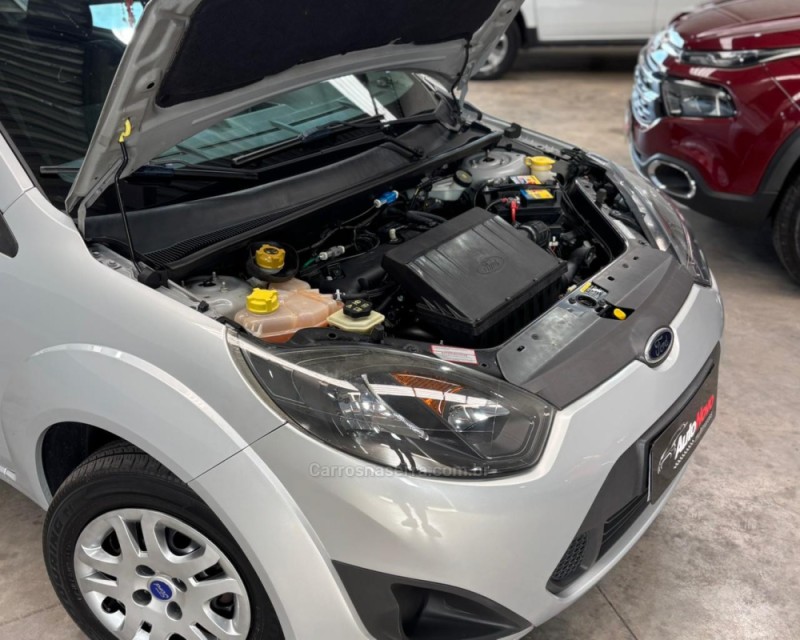 FIESTA 1.6 MPI SEDAN 8V FLEX 4P MANUAL - 2011 - VACARIA