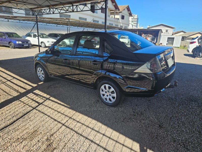 FIESTA 1.6 MPI CLASS SEDAN 8V FLEX 4P MANUAL - 2011 - VERANóPOLIS