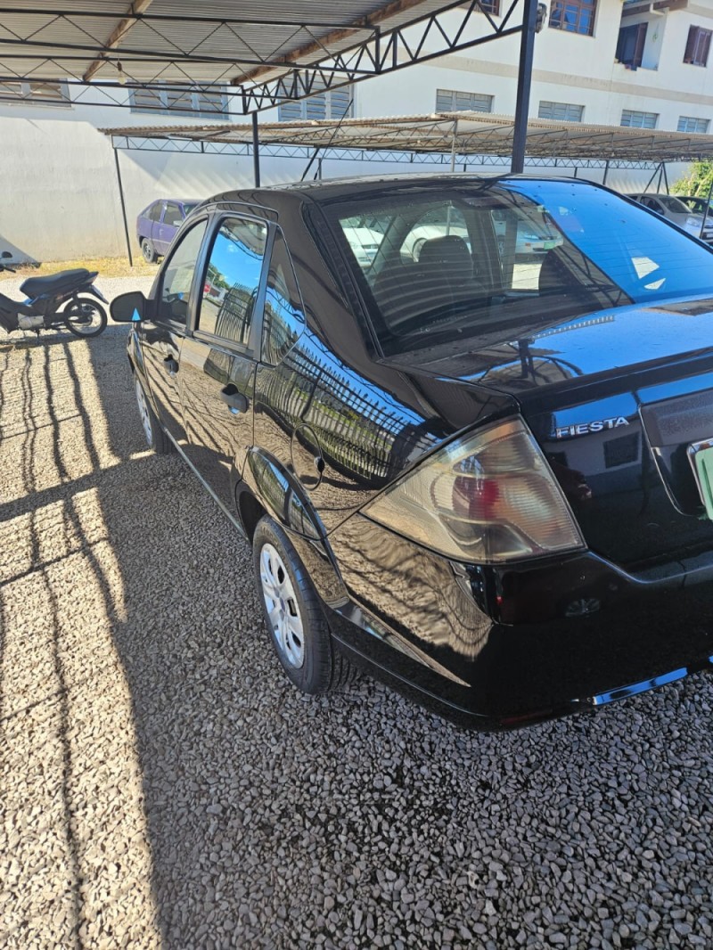 FIESTA 1.6 MPI CLASS SEDAN 8V FLEX 4P MANUAL - 2011 - VERANóPOLIS