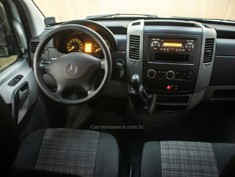 SPRINTER 2.2 FURGÃO 415 LONGO TETO ALTO DIESEL 3P MANUAL - 2017 - CAXIAS DO SUL
