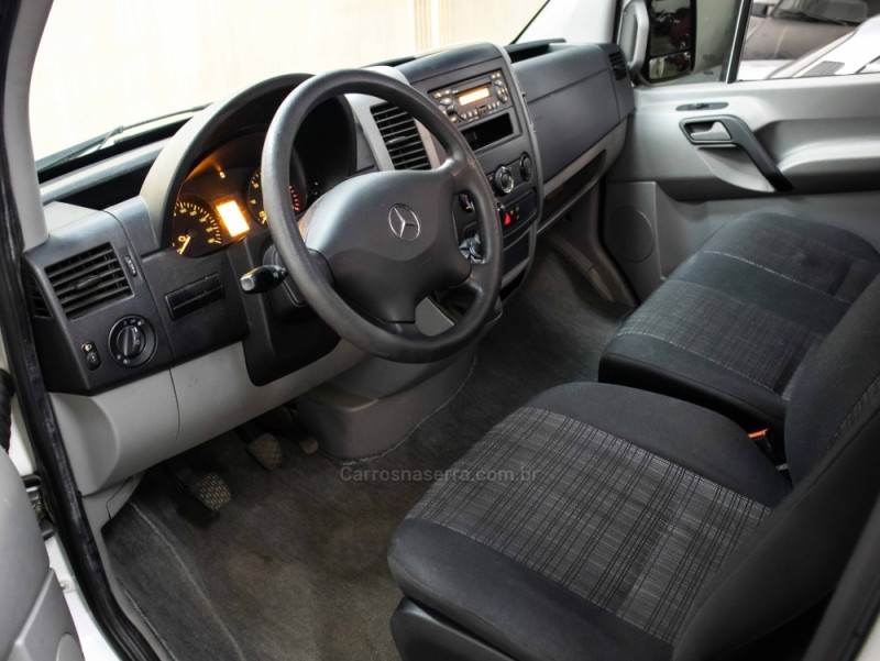 SPRINTER 2.2 FURGÃO 415 LONGO TETO ALTO DIESEL 3P MANUAL - 2017 - CAXIAS DO SUL