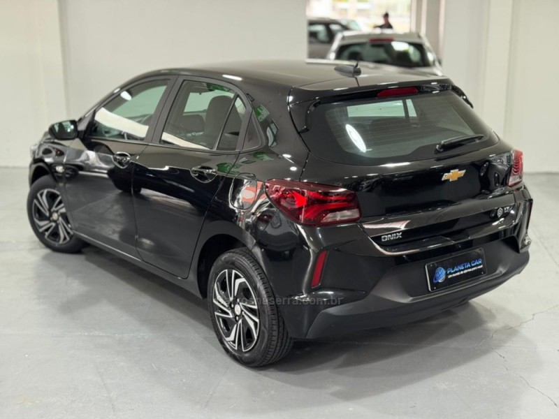 ONIX 1.0 LT 12V FLEX 4P MANUAL - 2024 - SANTA CRUZ DO SUL