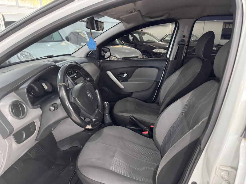 LOGAN 1.6 EXPRESSION 8V HI-FLEX 4P MANUAL - 2015 - CAXIAS DO SUL