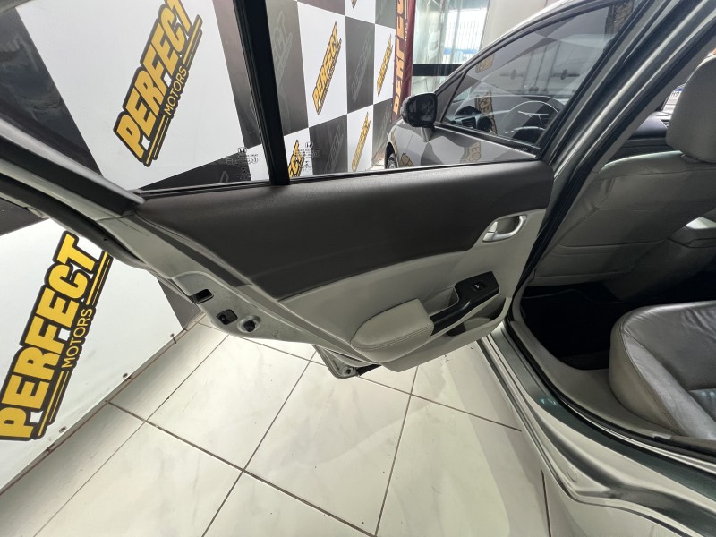 CIVIC 1.8 LXL 16V FLEX 4P AUTOMÁTICO - 2012 - PORTãO
