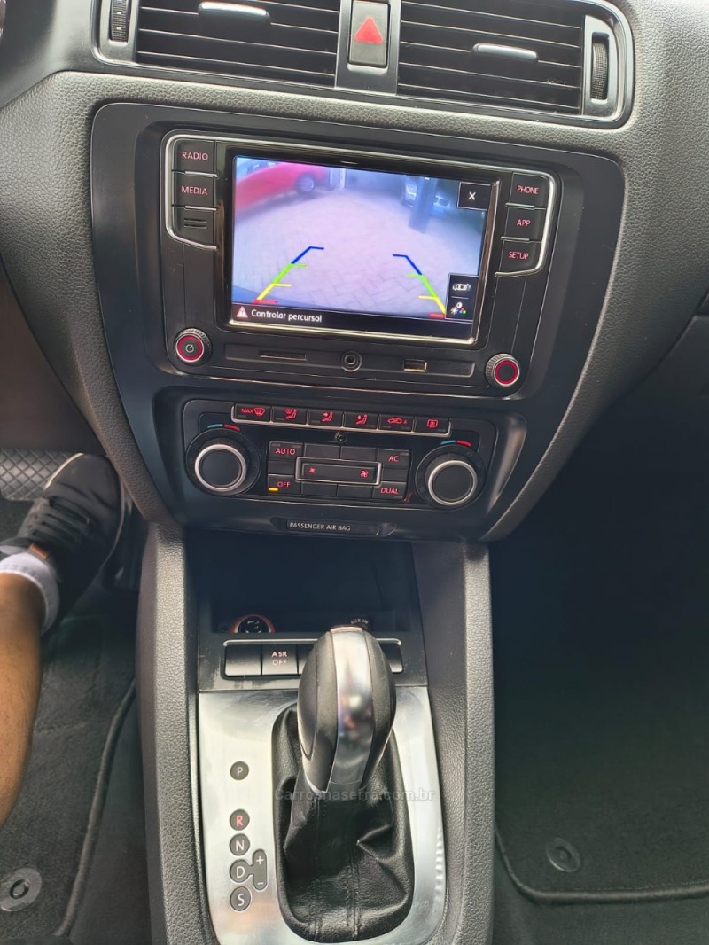 JETTA 2.0 COMFORTLINE FLEX 4P TIPTRONIC - 2012 - NOVO HAMBURGO