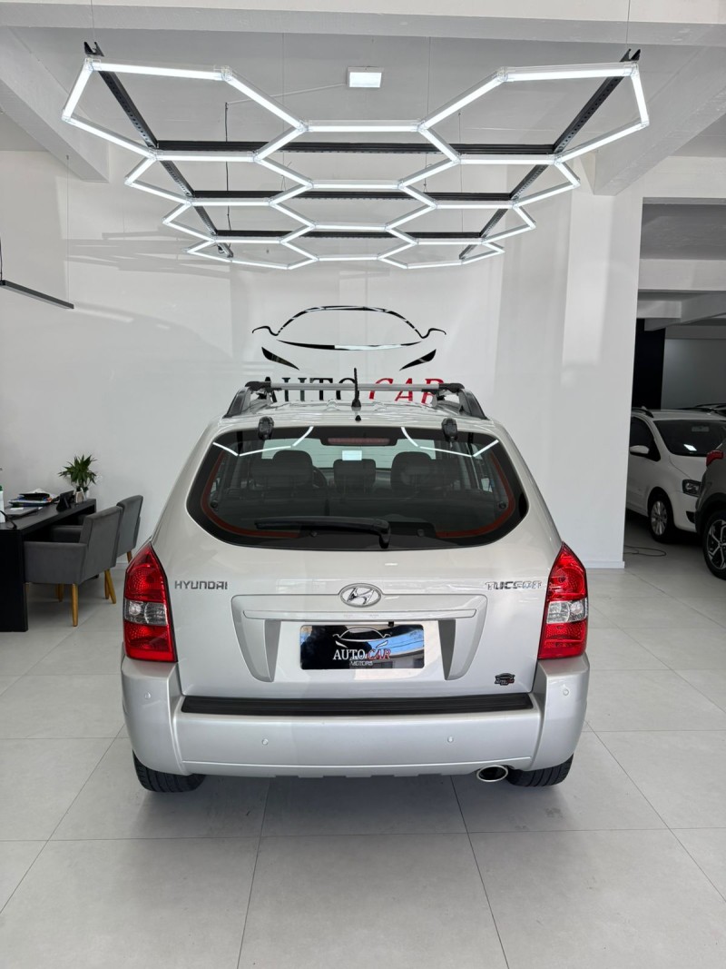 TUCSON 2.0 MPFI GL 16V 142CV 2WD GASOLINA 4P MANUAL - 2011 - CAXIAS DO SUL