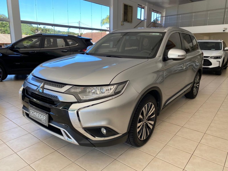 OUTLANDER 2.0 16V GASOLINA 4P AUTOMÁTICO - 2020 - NOVA PETRóPOLIS