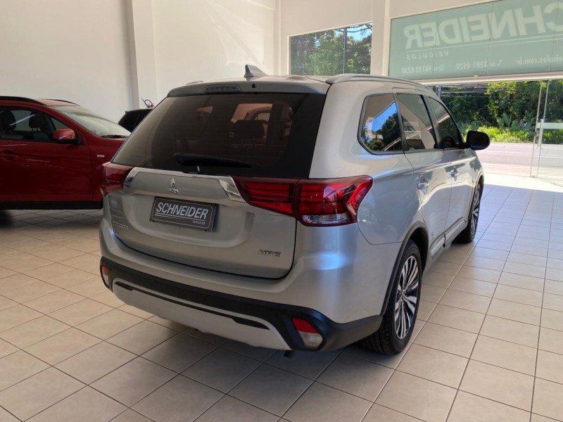 OUTLANDER 2.0 16V GASOLINA 4P AUTOMÁTICO - 2020 - NOVA PETRóPOLIS