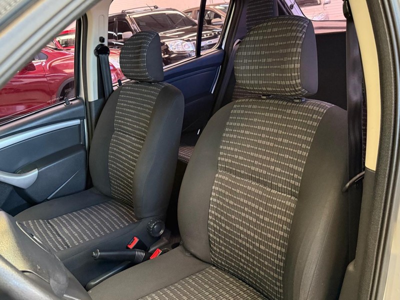 SANDERO 1.0 EXPRESSION 16V FLEX 4P MANUAL - 2014 - CAXIAS DO SUL