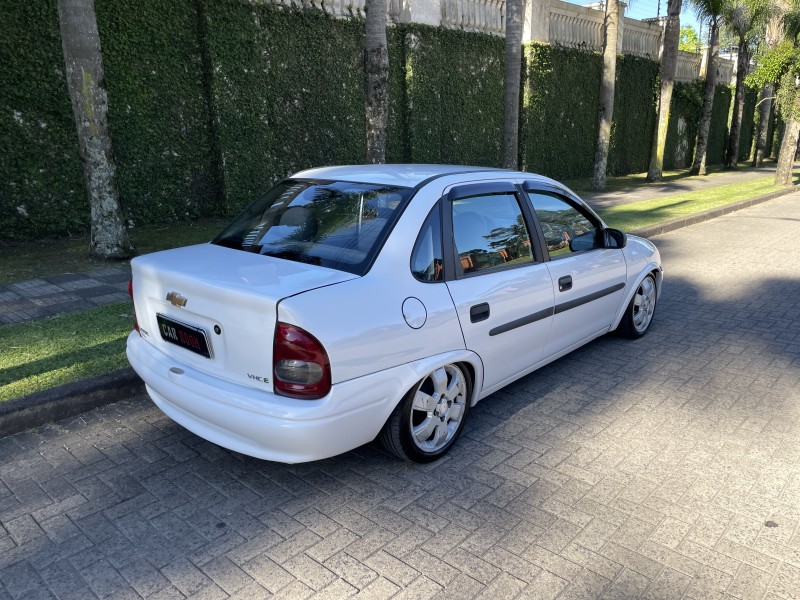 CORSA 1.0 MPFI CLASSIC SEDAN LIFE 8V FLEX 4P MANUAL - 2010 - CAXIAS DO SUL