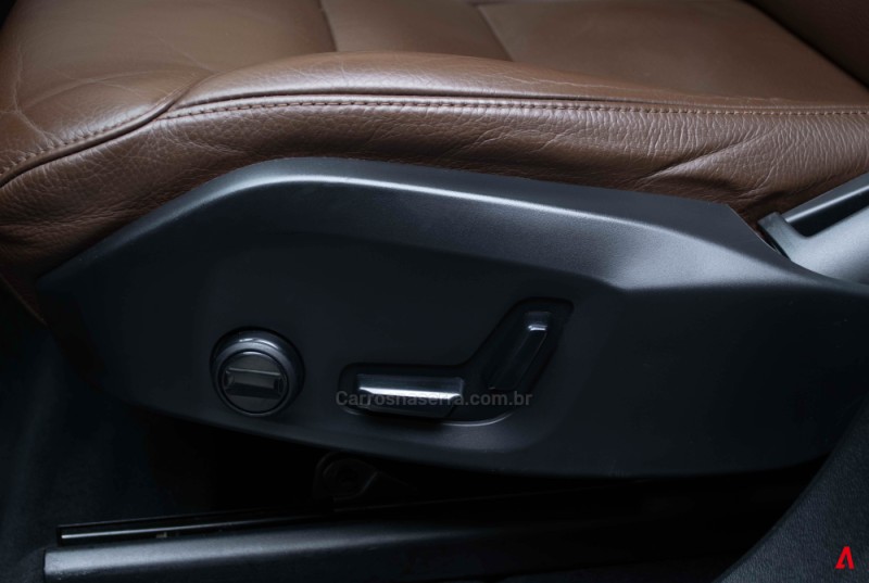 XC60 2.4 D5 MOMENTUM DIESEL AWD 4P AUTOMÁTICO - 2020 - GARIBALDI