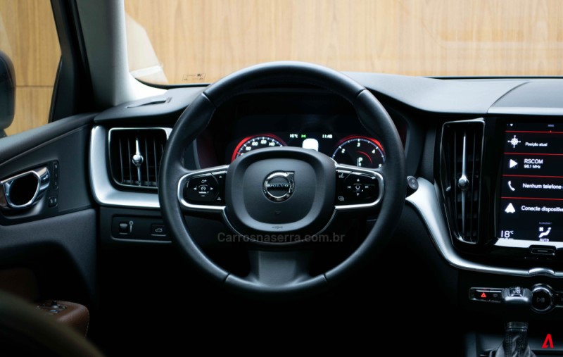 XC60 2.4 D5 MOMENTUM DIESEL AWD 4P AUTOMÁTICO - 2020 - GARIBALDI