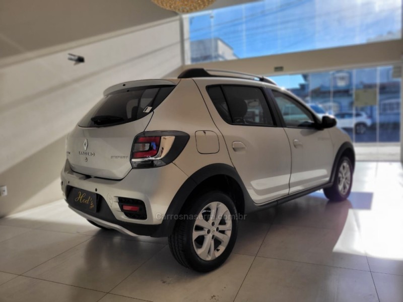 SANDERO 1.6 STEPWAY 8V FLEX 4P AUTOMATIZADO - 2015 - CANELA