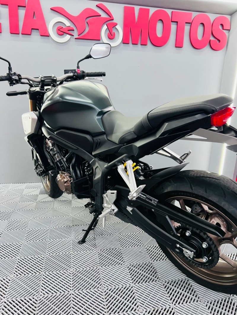 CB 650R  - 2023 - CAMPO BOM
