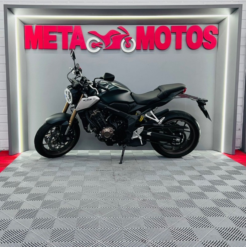CB 650R  - 2023 - CAMPO BOM
