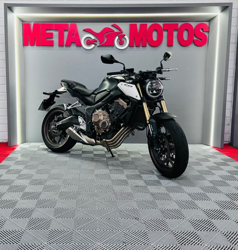 CB 650R  - 2023 - CAMPO BOM