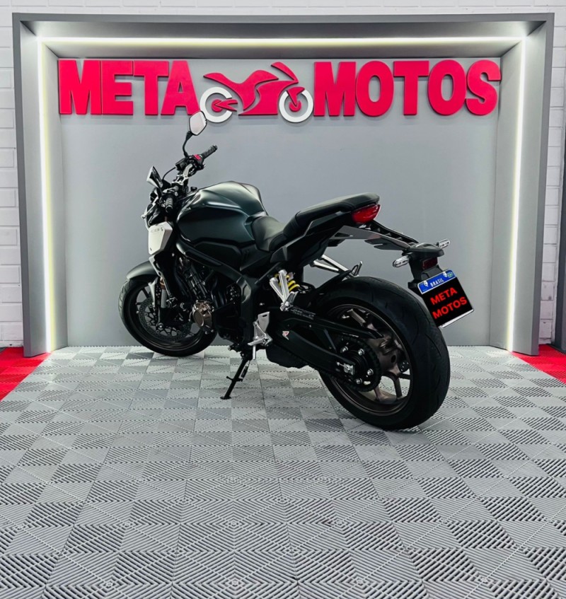 CB 650R  - 2023 - CAMPO BOM