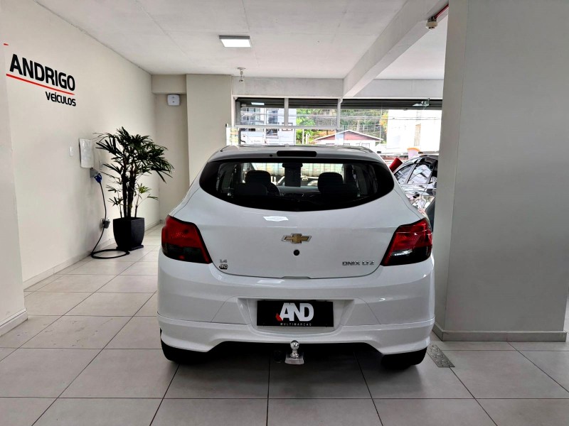 ONIX 1.4 MPFI LTZ 8V FLEX 4P MANUAL - 2014 - CAXIAS DO SUL