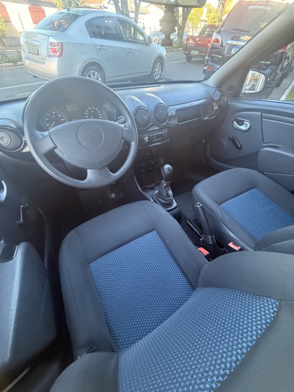 SANDERO 1.0 AUTHENTIQUE 8V FLEX 4P MANUAL - 2011 - FARROUPILHA