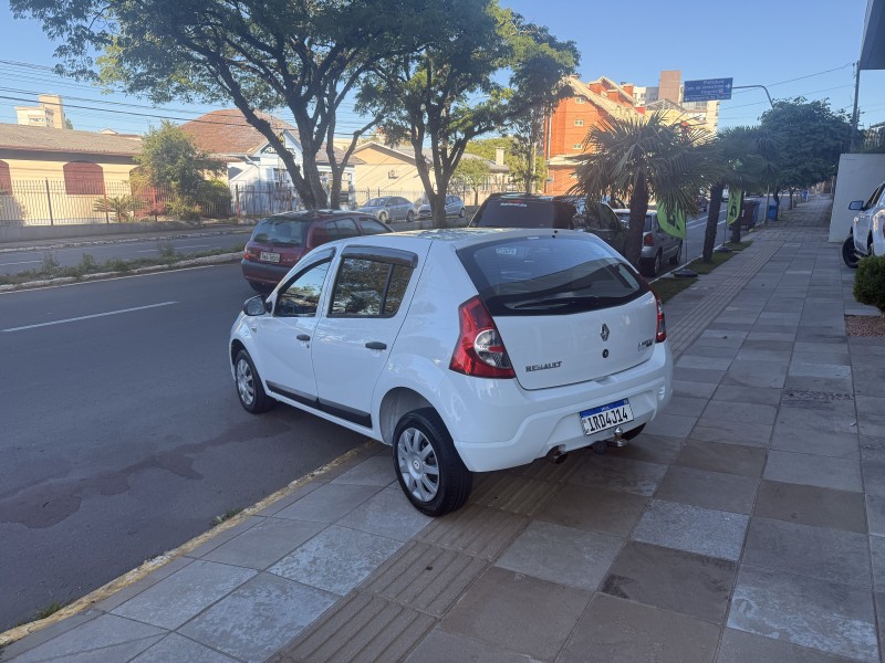 SANDERO 1.0 AUTHENTIQUE 8V FLEX 4P MANUAL - 2011 - FARROUPILHA