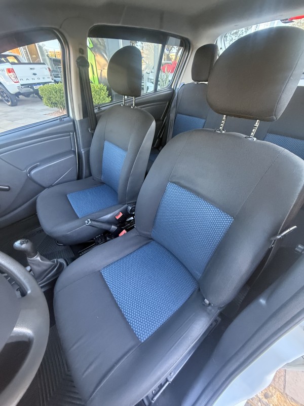 SANDERO 1.0 AUTHENTIQUE 8V FLEX 4P MANUAL - 2011 - FARROUPILHA