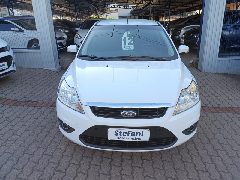 FOCUS 1.6 GLX 16V FLEX 4P MANUAL - 2012 - BOM PRINCíPIO